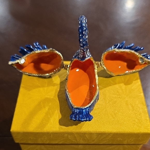 (J20)  Blue and Gold Swan Figurine ( Jewlery Holder) - Picture 3 of 6
